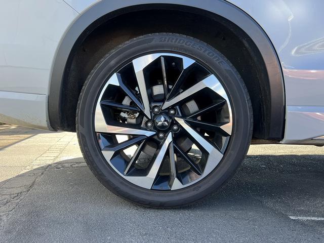 アウトランダーＰＨＥＶ Ｐ　マイパイロット☆４ＷＤ☆９インチナビ☆走行４．５万ｋｍ☆　☆４ＷＤ☆９インチナビ☆Ｂｌｕｅｔｏｏｔｈ☆マルチアラウンドモニター☆マイパイロット☆本革シート／パワーシート／メモリーシート／シートヒーター☆パワーバックドア☆ワイヤレス充電器☆ＬＥＤヘッドライト☆（60枚目）