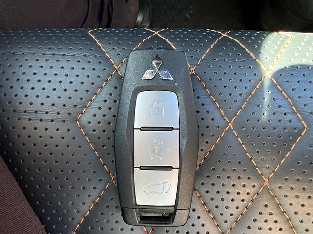 アウトランダーＰＨＥＶ Ｐ　マイパイロット☆４ＷＤ☆９インチナビ☆走行４．５万ｋｍ☆　☆４ＷＤ☆９インチナビ☆Ｂｌｕｅｔｏｏｔｈ☆マルチアラウンドモニター☆マイパイロット☆本革シート／パワーシート／メモリーシート／シートヒーター☆パワーバックドア☆ワイヤレス充電器☆ＬＥＤヘッドライト☆（71枚目）