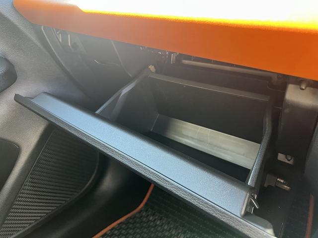 アウトランダーＰＨＥＶ Ｐ　マイパイロット☆４ＷＤ☆９インチナビ☆走行４．５万ｋｍ☆　☆４ＷＤ☆９インチナビ☆Ｂｌｕｅｔｏｏｔｈ☆マルチアラウンドモニター☆マイパイロット☆本革シート／パワーシート／メモリーシート／シートヒーター☆パワーバックドア☆ワイヤレス充電器☆ＬＥＤヘッドライト☆（72枚目）