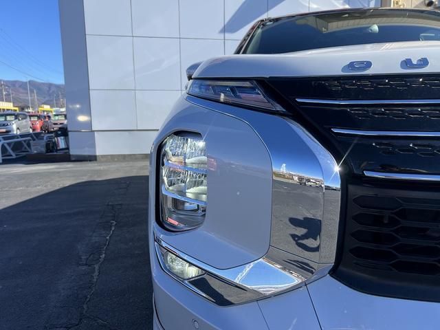 アウトランダーＰＨＥＶ Ｐ　マイパイロット☆４ＷＤ☆９インチナビ☆走行４．５万ｋｍ☆　☆４ＷＤ☆９インチナビ☆Ｂｌｕｅｔｏｏｔｈ☆マルチアラウンドモニター☆マイパイロット☆本革シート／パワーシート／メモリーシート／シートヒーター☆パワーバックドア☆ワイヤレス充電器☆ＬＥＤヘッドライト☆（73枚目）