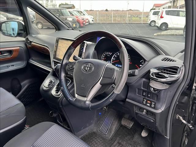 ヴォクシー ＺＳ煌☆１０インチナビ☆１１型後席モニター☆試乗できます☆　☆アルパイン１０インチＳＤナビ☆ＴＶ☆Ｂｌｕｅｔｏｏｔｈ☆バックカメラ☆１１インチ後席モニター☆両側電動ドア☆ビルトインＥＴＣ☆ＬＥＤヘッドライト＆フォグ☆オートライト☆ドライブレコーダー☆試乗ＯＫ☆（12枚目）