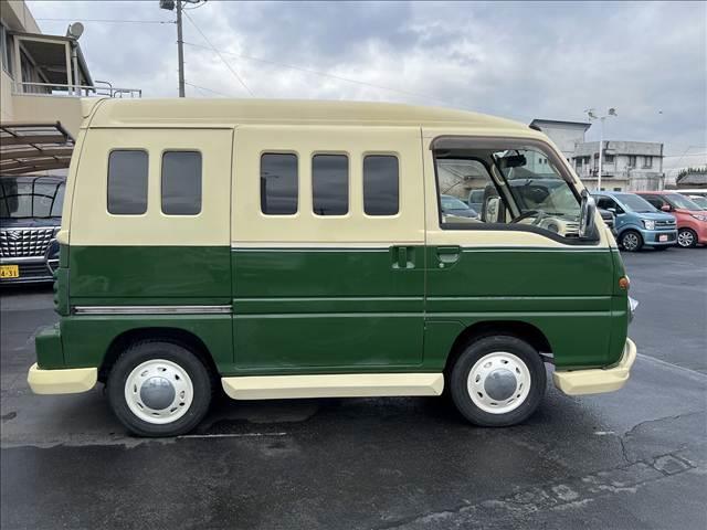 ドミンゴ ＧＶ－Ｒ☆４ＷＤ☆キャンピング／レトロバス仕様☆ＥＴＣ☆　☆４ＷＤ☆レトロバス仕様☆２トーンカラー☆キャンピング仕様／ベットキット／インバーター／ＦＦヒーター／シンク／収納棚／リアカーテン／コンセント☆ナビ☆ＴＶ☆Ｂｌｕｅｔｏｏｔｈ☆バックカメラ☆ＥＴＣ☆（5枚目）