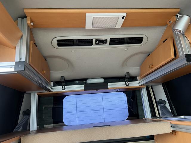 ドミンゴ ＧＶ－Ｒ☆４ＷＤ☆キャンピング／レトロバス仕様☆ＥＴＣ☆　☆４ＷＤ☆レトロバス仕様☆２トーンカラー☆キャンピング仕様／ベットキット／インバーター／ＦＦヒーター／シンク／収納棚／リアカーテン／コンセント☆ナビ☆ＴＶ☆Ｂｌｕｅｔｏｏｔｈ☆バックカメラ☆ＥＴＣ☆（63枚目）