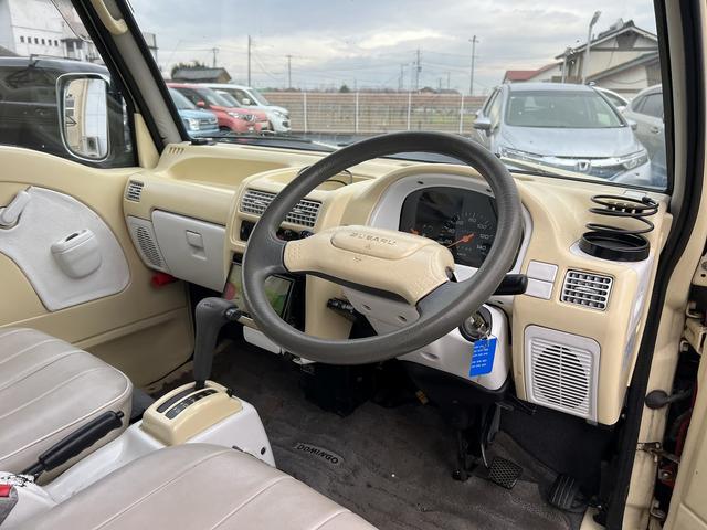 ドミンゴ ＧＶ－Ｒ☆４ＷＤ☆キャンピング／レトロバス仕様☆ＥＴＣ☆　☆４ＷＤ☆レトロバス仕様☆２トーンカラー☆キャンピング仕様／ベットキット／インバーター／ＦＦヒーター／シンク／収納棚／リアカーテン／コンセント☆ナビ☆ＴＶ☆Ｂｌｕｅｔｏｏｔｈ☆バックカメラ☆ＥＴＣ☆（66枚目）