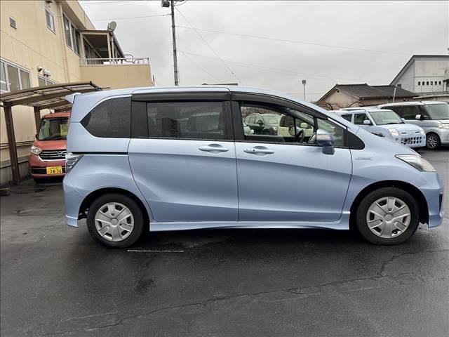 フリードハイブリッド ジャストセレクション☆ナビ☆バックカメラ☆ＥＴＣ☆試乗ＯＫ☆　☆ナビ☆ＴＶ☆Ｂｌｕｅｔｏｏｔｈ☆バックカメラ☆電動スライドドア☆フリップダウンモニター☆キセノン＋オートライト☆クルーズコントロール☆前後ドライブレコーダー☆黒革調シートカバー☆ＥＴＣ☆試乗ＯＫ☆（5枚目）