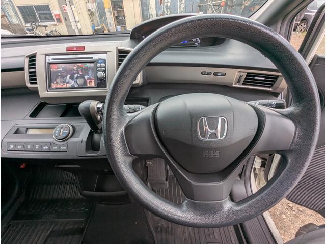 フリードスパイク Ｇ　ジャストセレクション　禁煙車　記録簿　２０２３年製タイヤ　バックカメラ　スマートキー　左側パワースライドドア　ナビ　テレビ　ＨＩＤ　ＥＴＣ　オートエアコン　オートライト（39枚目）