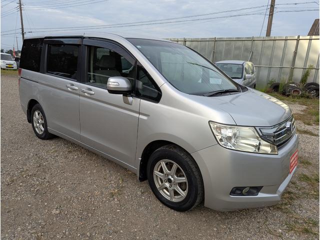 ステップワゴン Ｌ　４ＷＤ　禁煙車　バックカメラ　スマートキー　両側パワースライドドア　ナビ　テレビ　アルミホイール　ＥＴＣ　ＨＩＤ　ＡＢＳ　ドライブレコーダー　オートライト（6枚目）