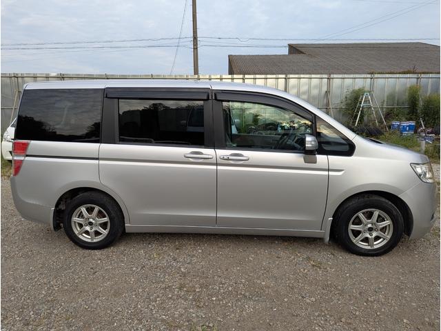 ステップワゴン Ｌ　４ＷＤ　禁煙車　バックカメラ　スマートキー　両側パワースライドドア　ナビ　テレビ　アルミホイール　ＥＴＣ　ＨＩＤ　ＡＢＳ　ドライブレコーダー　オートライト（7枚目）