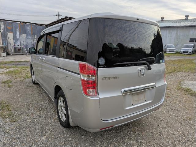 ステップワゴン Ｌ　４ＷＤ　禁煙車　バックカメラ　スマートキー　両側パワースライドドア　ナビ　テレビ　アルミホイール　ＥＴＣ　ＨＩＤ　ＡＢＳ　ドライブレコーダー　オートライト（11枚目）