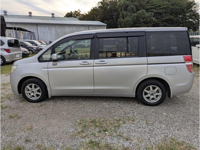 ステップワゴン Ｌ　４ＷＤ　禁煙車　バックカメラ　スマートキー　両側パワースライドドア　ナビ　テレビ　アルミホイール　ＥＴＣ　ＨＩＤ　ＡＢＳ　ドライブレコーダー　オートライト（13枚目）