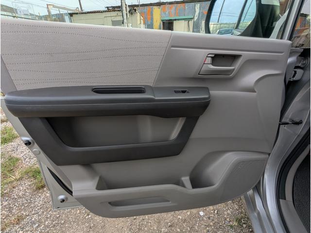 ステップワゴン Ｌ　４ＷＤ　禁煙車　バックカメラ　スマートキー　両側パワースライドドア　ナビ　テレビ　アルミホイール　ＥＴＣ　ＨＩＤ　ＡＢＳ　ドライブレコーダー　オートライト（21枚目）