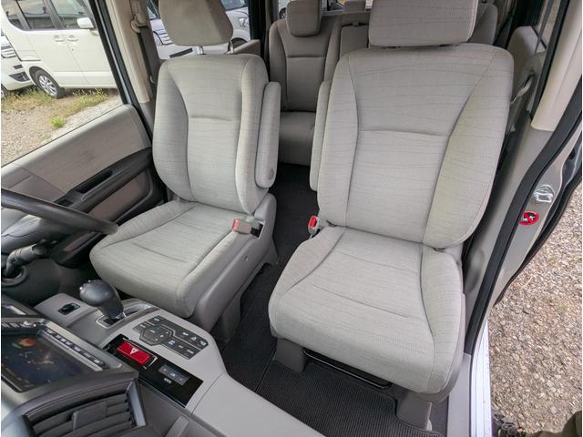 ステップワゴン Ｌ　４ＷＤ　禁煙車　バックカメラ　スマートキー　両側パワースライドドア　ナビ　テレビ　アルミホイール　ＥＴＣ　ＨＩＤ　ＡＢＳ　ドライブレコーダー　オートライト（24枚目）