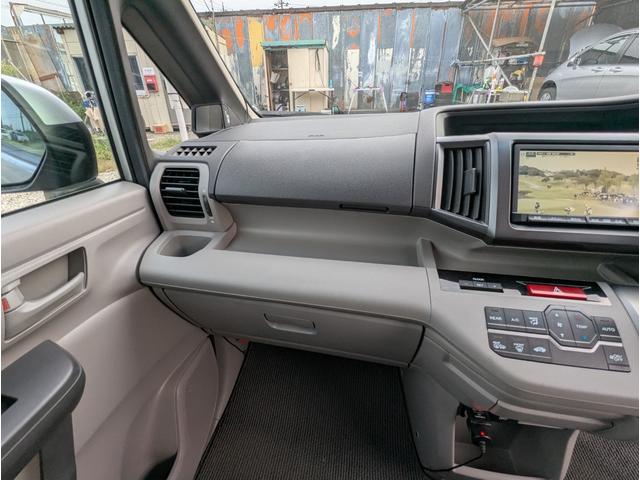 ステップワゴン Ｌ　４ＷＤ　禁煙車　バックカメラ　スマートキー　両側パワースライドドア　ナビ　テレビ　アルミホイール　ＥＴＣ　ＨＩＤ　ＡＢＳ　ドライブレコーダー　オートライト（47枚目）