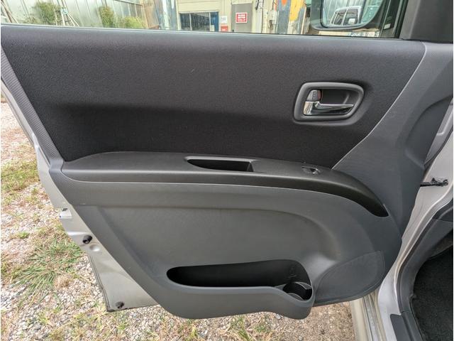 ソリオ Ｓ－ＤＪＥ　ワンオーナー　レーダーブレーキサポート　禁煙車　記録簿　バックカメラ　フルセグテレビ　ナビ　両側パワースライドドア　ＨＩＤ　ＥＴＣ　ＤＶＤ　ＡＢＳ　アイドリングストップ　クルーズコントロール（19枚目）