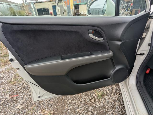 ストリーム RSZ 禁煙車 バックカメラ パドルシフト ナビ アルミホイール HID ETC DVD ABS キーレスエントリー(18枚目)