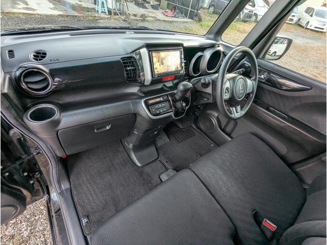 Ｎ－ＢＯＸカスタム Ｇ・Ｌパッケージ　禁煙車　記録簿　２０２５年製タイヤ　バックカメラ　ＢＬＵＥＴＯＯＴＨ　プッシュスタートスマートキー　フルセグテレビ　ナビ　左側パワースライドドア　ＨＩＤ　ＥＴＣ　ＡＢＳ　オートエアコン　オートライト（20枚目）