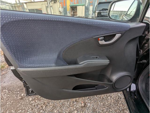 フィット Ｇ　禁煙車　ナビ　テレビ　キーレスエントリー　ドライブレコーダー　ＥＴＣ　ＤＶＤ（17枚目）