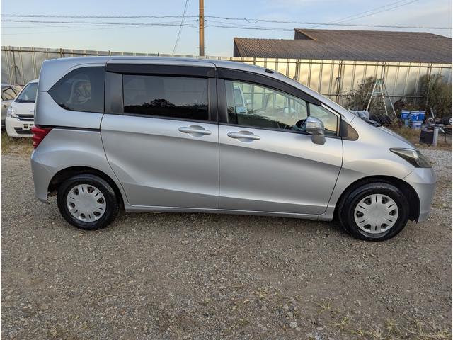 フリード フレックス　Ｆパッケージ　キーレスエントリー　両側スライドドア　２ＣＨドライブレコーダー　ＣＤ　ＡＢＳ　衝突安全ボディ（7枚目）