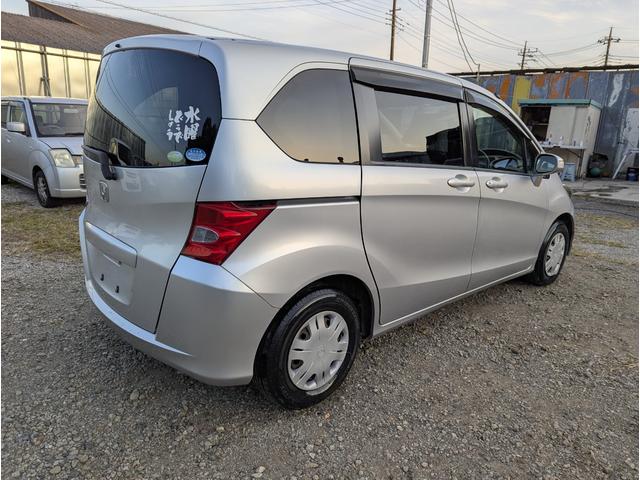 フリード フレックス　Ｆパッケージ　キーレスエントリー　両側スライドドア　２ＣＨドライブレコーダー　ＣＤ　ＡＢＳ　衝突安全ボディ（8枚目）