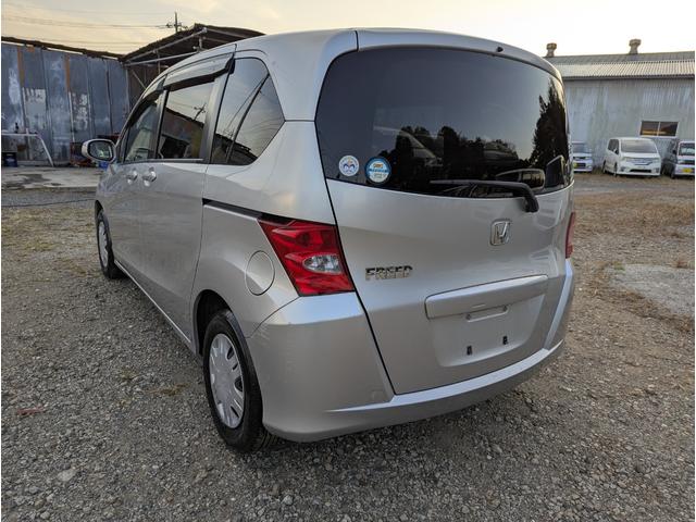 フリード フレックス　Ｆパッケージ　キーレスエントリー　両側スライドドア　２ＣＨドライブレコーダー　ＣＤ　ＡＢＳ　衝突安全ボディ（11枚目）