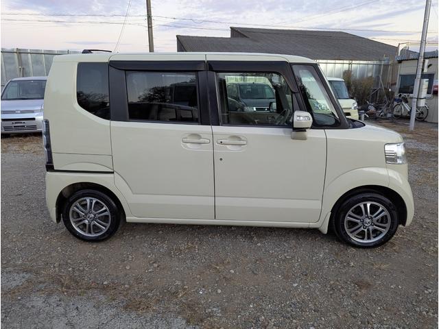 N-BOX G・Lパッケージ ワンオーナー 禁煙車 2023年製タイヤ 記録簿 バックカメラ BLUETOOTH 両側パワースライドドア プッシュスタートスマートキー ナビ テレビ アルミホイール ETC(7枚目)