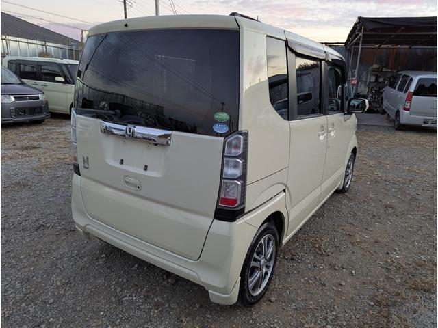 N-BOX G・Lパッケージ ワンオーナー 禁煙車 2023年製タイヤ 記録簿 バックカメラ BLUETOOTH 両側パワースライドドア プッシュスタートスマートキー ナビ テレビ アルミホイール ETC(9枚目)