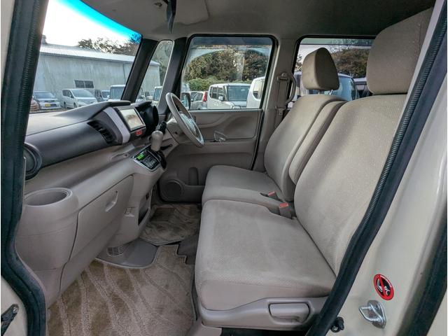 N-BOX G・Lパッケージ ワンオーナー 禁煙車 2023年製タイヤ 記録簿 バックカメラ BLUETOOTH 両側パワースライドドア プッシュスタートスマートキー ナビ テレビ アルミホイール ETC(20枚目)