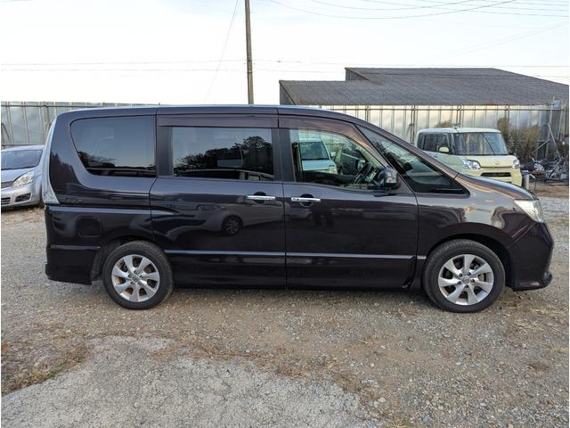 セレナ ハイウェイスター　Ｖセレクション　禁煙車　２０２４年製タイヤ　バックカメラ　ＢＬＵＥＴＯＯＴＨ　フルセグテレビ　後席モニター　ナビ　プッシュスタートスマートキー　両側パワースライドドア　ＨＩＤ　ＥＴＣ　クルーズコントロール（7枚目）