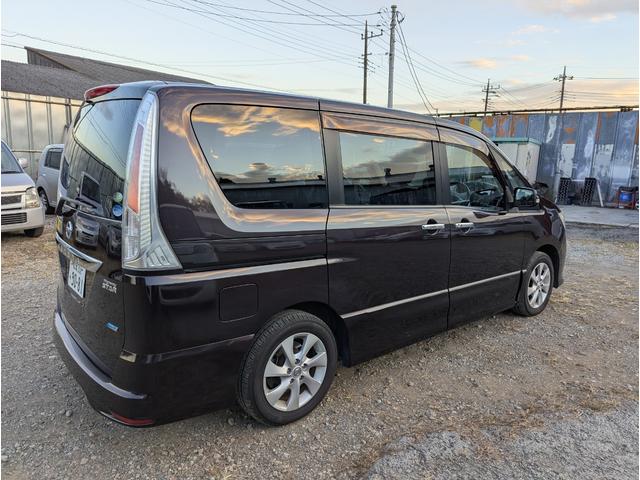 セレナ ハイウェイスター　Ｖセレクション　禁煙車　２０２４年製タイヤ　バックカメラ　ＢＬＵＥＴＯＯＴＨ　フルセグテレビ　後席モニター　ナビ　プッシュスタートスマートキー　両側パワースライドドア　ＨＩＤ　ＥＴＣ　クルーズコントロール（8枚目）