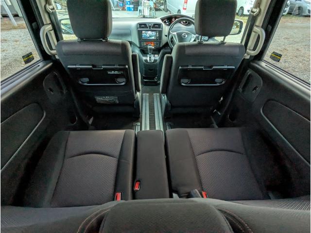 セレナ ハイウェイスター　Ｖセレクション　禁煙車　２０２４年製タイヤ　バックカメラ　ＢＬＵＥＴＯＯＴＨ　フルセグテレビ　後席モニター　ナビ　プッシュスタートスマートキー　両側パワースライドドア　ＨＩＤ　ＥＴＣ　クルーズコントロール（30枚目）