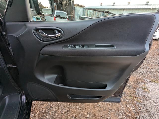 セレナ ハイウェイスター　Ｖセレクション　禁煙車　２０２４年製タイヤ　バックカメラ　ＢＬＵＥＴＯＯＴＨ　フルセグテレビ　後席モニター　ナビ　プッシュスタートスマートキー　両側パワースライドドア　ＨＩＤ　ＥＴＣ　クルーズコントロール（39枚目）