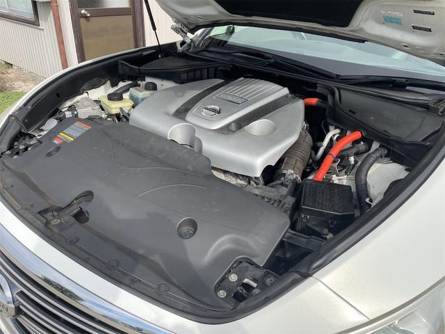フーガハイブリッド ベースグレード　プレミアムインテリア　ＢＯＳＥサウンド　衝突軽減ブレーキ　車線逸脱防止　セミアニリン本革シート　シートエアコン　銀紛本木目パネル　アンビエントライト　コーナーセンサー　レーダークルーズ　ＥＴＣ（44枚目）