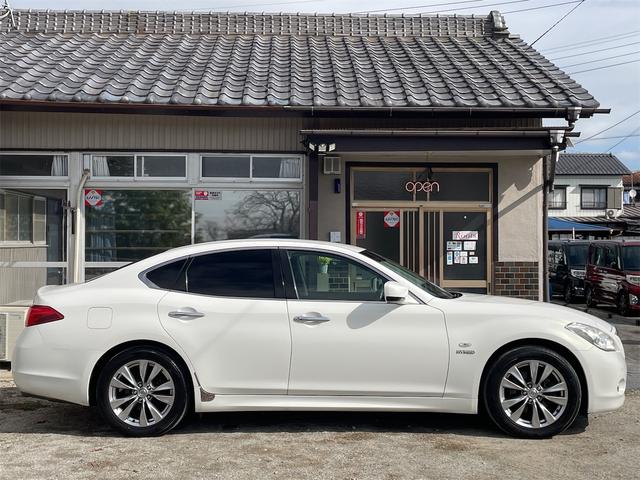 フーガハイブリッド ベースグレード　プレミアムインテリア　ＢＯＳＥサウンド　衝突軽減ブレーキ　車線逸脱防止　セミアニリン本革シート　シートエアコン　銀紛本木目パネル　アンビエントライト　コーナーセンサー　レーダークルーズ　ＥＴＣ（52枚目）