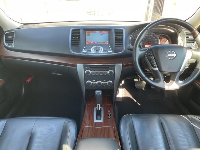 ティアナ ２５０ＸＶ　ＯＰベンチレーション付き黒本革シート　サイド＆バックカメラ　純正ナビ　フルセグＴＶ　ＥＴＣ　２メモリー付パワーシート　電動オットマン　リバース連動ドアミラー　ＵＳＢ＆ＶＴＲ端子　木目調パネル（8枚目）