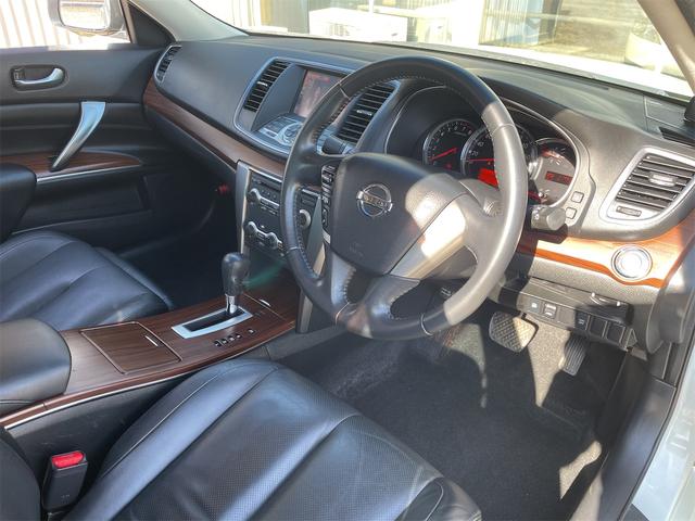 ティアナ ２５０ＸＶ　ＯＰベンチレーション付き黒本革シート　サイド＆バックカメラ　純正ナビ　フルセグＴＶ　ＥＴＣ　２メモリー付パワーシート　電動オットマン　リバース連動ドアミラー　ＵＳＢ＆ＶＴＲ端子　木目調パネル（22枚目）