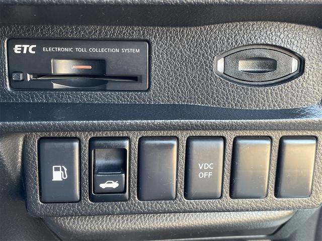 ティアナ ２５０ＸＶ　ＯＰベンチレーション付き黒本革シート　サイド＆バックカメラ　純正ナビ　フルセグＴＶ　ＥＴＣ　２メモリー付パワーシート　電動オットマン　リバース連動ドアミラー　ＵＳＢ＆ＶＴＲ端子　木目調パネル（32枚目）