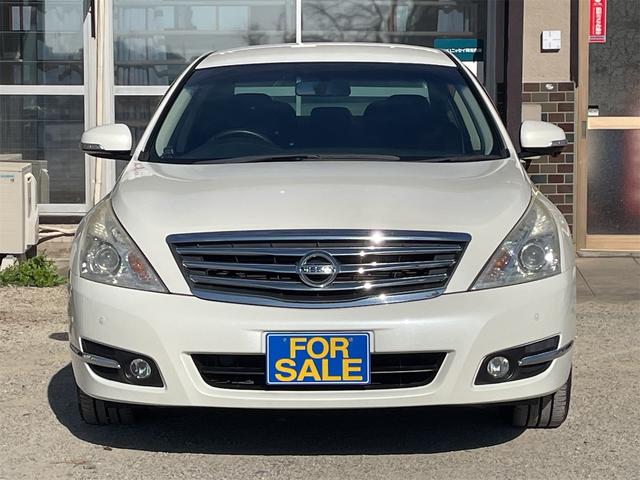 ティアナ ２５０ＸＶ　ＯＰベンチレーション付き黒本革シート　サイド＆バックカメラ　純正ナビ　フルセグＴＶ　ＥＴＣ　２メモリー付パワーシート　電動オットマン　リバース連動ドアミラー　ＵＳＢ＆ＶＴＲ端子　木目調パネル（47枚目）