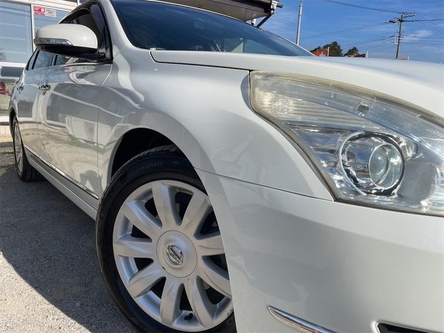 ティアナ ２５０ＸＶ　ＯＰベンチレーション付き黒本革シート　サイド＆バックカメラ　純正ナビ　フルセグＴＶ　ＥＴＣ　２メモリー付パワーシート　電動オットマン　リバース連動ドアミラー　ＵＳＢ＆ＶＴＲ端子　木目調パネル（54枚目）