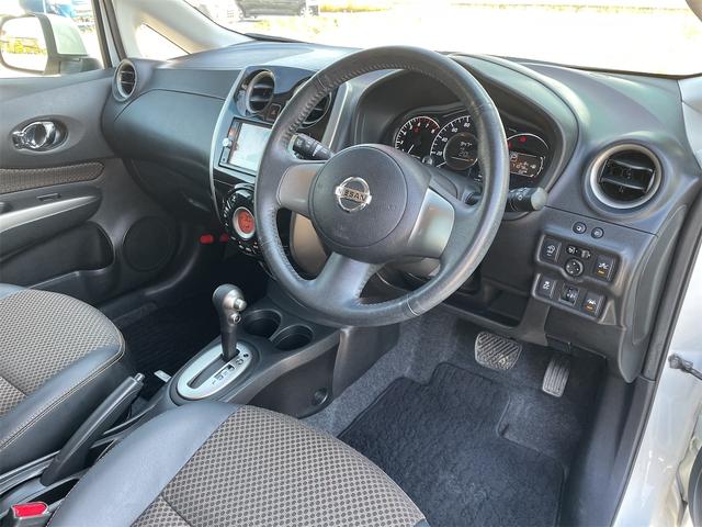 ノート メダリスト　エマージェンシーブレーキパッケージ　スーパーチャージャー　衝突軽減ブレーキ　車線逸脱警報　踏み間違い防止　ドライブレコーダー　アラウンドカメラ　純正ナビ　フルセグＴＶ　ＥＴＣ　ハーフレザーシート　コーナーセンサー　社外ＡＷ　オートライト（19枚目）