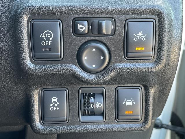 ノート メダリスト　エマージェンシーブレーキパッケージ　スーパーチャージャー　衝突軽減ブレーキ　車線逸脱警報　踏み間違い防止　ドライブレコーダー　アラウンドカメラ　純正ナビ　フルセグＴＶ　ＥＴＣ　ハーフレザーシート　コーナーセンサー　社外ＡＷ　オートライト（26枚目）