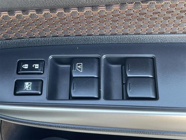 ノート メダリスト　エマージェンシーブレーキパッケージ　スーパーチャージャー　衝突軽減ブレーキ　車線逸脱警報　踏み間違い防止　ドライブレコーダー　アラウンドカメラ　純正ナビ　フルセグＴＶ　ＥＴＣ　ハーフレザーシート　コーナーセンサー　社外ＡＷ　オートライト（28枚目）