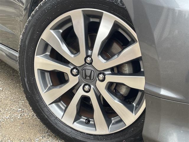 フィット ＲＳ　６速ＭＴ　前後ドライブレコーダー　バックカメラ　純正ナビＴＶ　ＥＴＣ　スマートキー　ＯＰフットイルミ　フロント熱線入りガラス　純正１６ＡＷ　オート付ＨＩＤライト　フォグ　ウィンカーミラー　横滑り防止（56枚目）