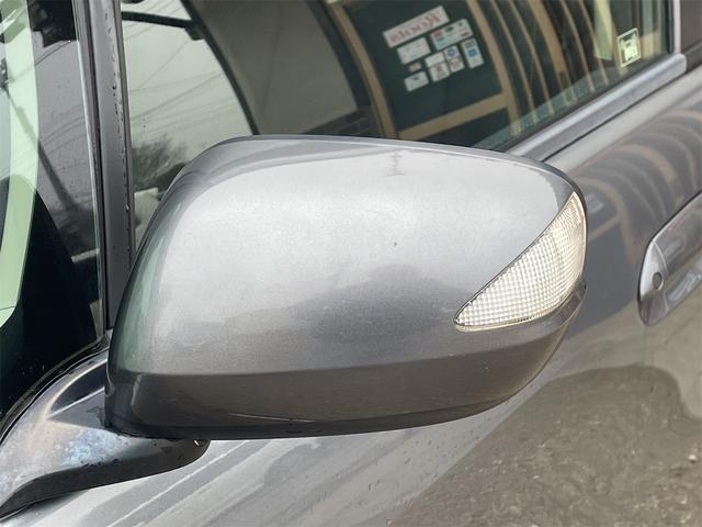 フィット ＲＳ　６速ＭＴ　前後ドライブレコーダー　バックカメラ　純正ナビＴＶ　ＥＴＣ　スマートキー　ＯＰフットイルミ　フロント熱線入りガラス　純正１６ＡＷ　オート付ＨＩＤライト　フォグ　ウィンカーミラー　横滑り防止（63枚目）