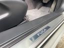 ベースグレード　プレミアムインテリア　ＢＯＳＥサウンド　衝突軽減ブレーキ　車線逸脱防止　セミアニリン本革シート　シートエアコン　銀紛本木目パネル　アンビエントライト　コーナーセンサー　レーダークルーズ　ＥＴＣ（29枚目）