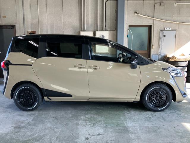 シエンタ ハイブリッド ファンベースG クエロ 新品15インチAW パノラミックビュー 7型ナビ フルセグ オープンカントリーA/TIII トヨタセーフティセンス 両側パワースライドドア マットブラック塗装エンブレム LEDヘッドライト ETC(13枚目)