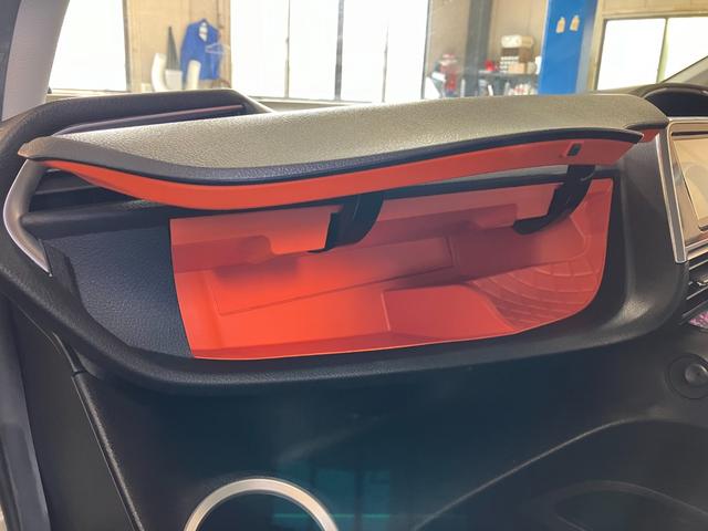 シエンタ ハイブリッド ファンベースG クエロ 新品15インチAW パノラミックビュー 7型ナビ フルセグ オープンカントリーA/TIII トヨタセーフティセンス 両側パワースライドドア マットブラック塗装エンブレム LEDヘッドライト ETC(29枚目)