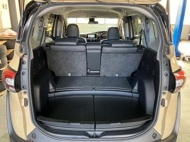 シエンタ ハイブリッド ファンベースG クエロ 新品15インチAW パノラミックビュー 7型ナビ フルセグ オープンカントリーA/TIII トヨタセーフティセンス 両側パワースライドドア マットブラック塗装エンブレム LEDヘッドライト ETC(33枚目)