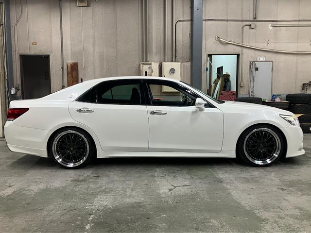 クラウン アスリートＳ　新品２０ＡＷ　ローダウン　純正ナビ　シュティッヒ　メッシュＮＲ　ＥＳＰＥＬＩＲスーパーダウンサス　バックカメラ　パワーシート　スマートキー　ＥＴＣ　クルコン　フルセグ（12枚目）