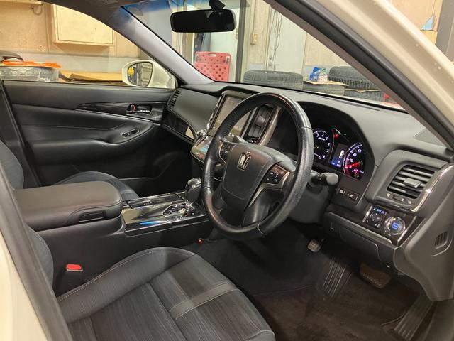 クラウン アスリートＳ　新品２０ＡＷ　ローダウン　純正ナビ　シュティッヒ　メッシュＮＲ　ＥＳＰＥＬＩＲスーパーダウンサス　バックカメラ　パワーシート　スマートキー　ＥＴＣ　クルコン　フルセグ（18枚目）