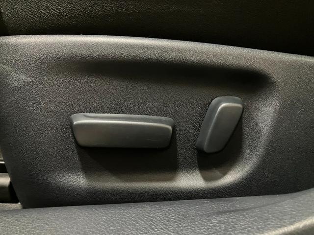 クラウン アスリートＳ　新品２０ＡＷ　ローダウン　純正ナビ　シュティッヒ　メッシュＮＲ　ＥＳＰＥＬＩＲスーパーダウンサス　バックカメラ　パワーシート　スマートキー　ＥＴＣ　クルコン　フルセグ（31枚目）